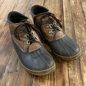 Boys Sperry boots, size 5.